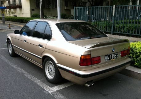 Spotted in China: perfect E34 BMW 540i