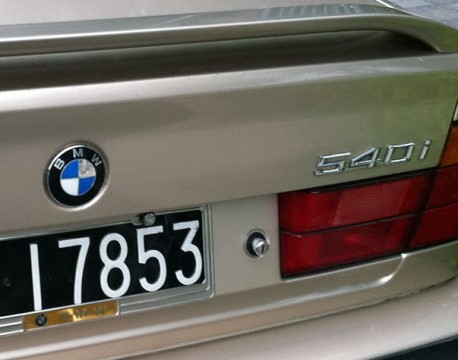 Spotted in China: perfect E34 BMW 540i