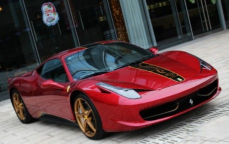 Santa Claus smiles on the Ferrari 458 Italia China Limited Edition