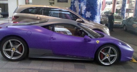 Ferrari 458 Italia is matte purple & matte black in China