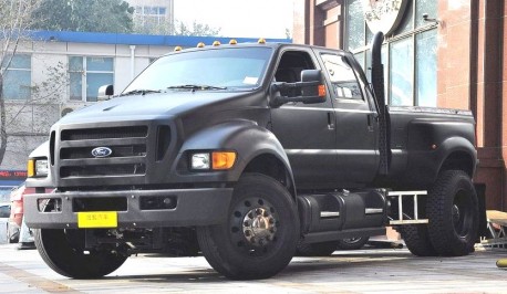 Ford F-650 Super Duty is matte black in China