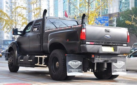 Ford F-650 Super Duty is matte black in China