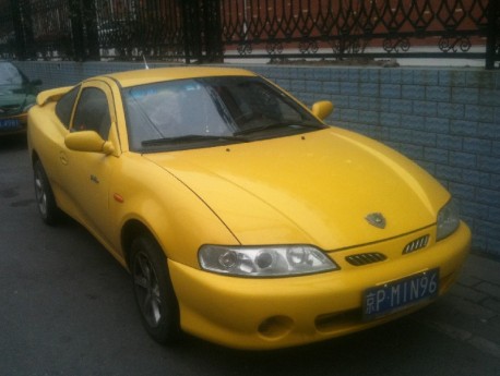 Spotted in China: Geely Meirenbao in Yellow