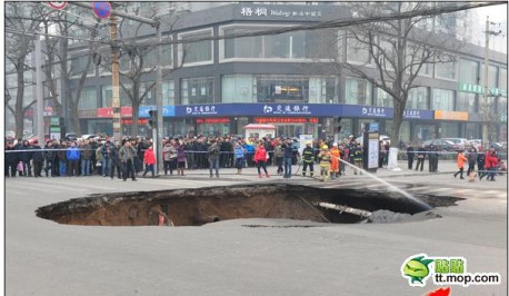 hole-road-china-4