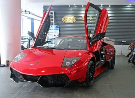 Lamborghini Murcielago SV is metallic shiny red in China