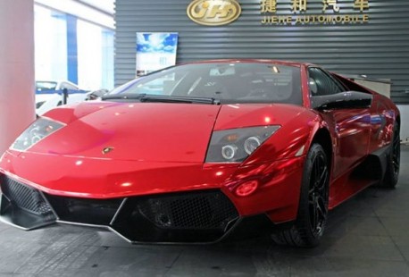 Lamborghini Murcielago SV is metallic shiny red in China