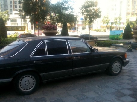 Spotted in China: US-spec W126 Mercedes-Benz 560 SEL