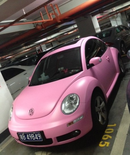 Volkswagen Beetle is matte pink in China