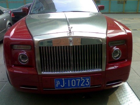 Rolls-Royce Phantom Drophead Coupe is red in China