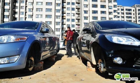 Tire Thief scares car owners in Beijing