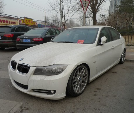 BMW 3 is a lowrider in China