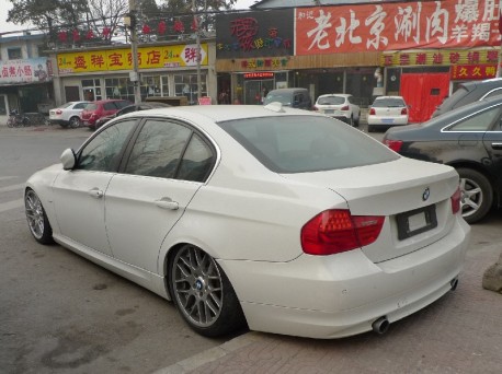 BMW 3 is a lowrider in China