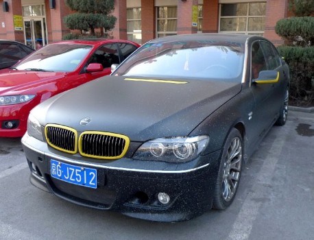 BMW 750 Li is matte black in China