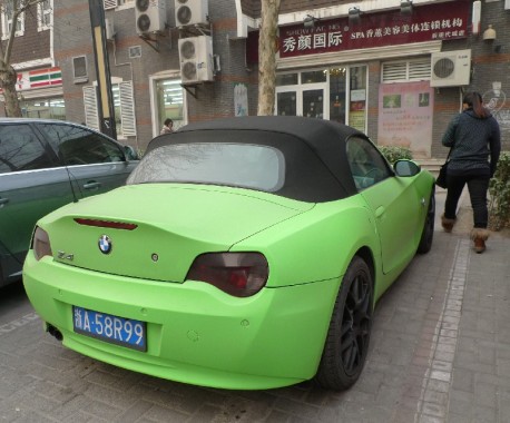 BMW Z4 is matte-lime green in China