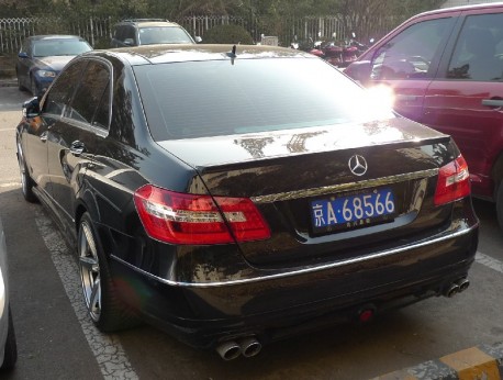 Spotted in China: black Brabus Mercedes-Benz E-Class