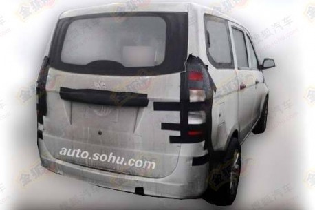 Spy Shots: new Brilliance mini-MPV testing in China 