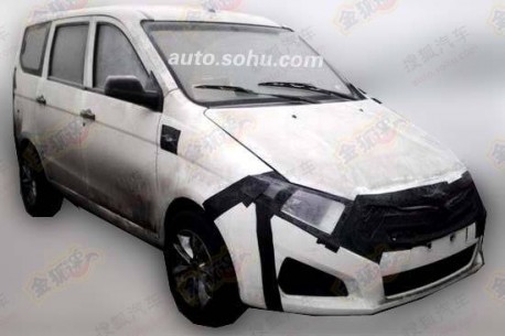 Spy Shots: new Brilliance mini-MPV testing in China 