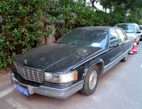 Spotted in China: Cadillac Fleetwood Brougham in Black