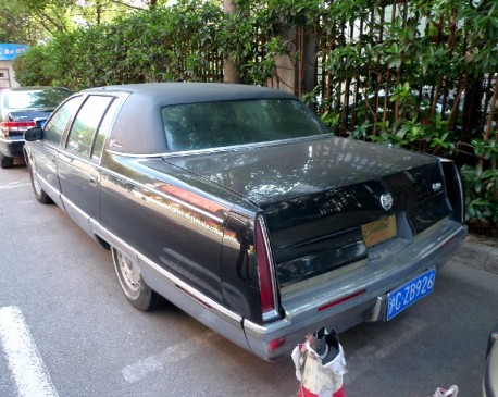 Spotted in China: Cadillac Fleetwood Brougham in Black