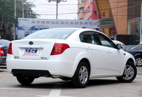 Spy Shots: facelifted FAW-Besturn B50 testing in China