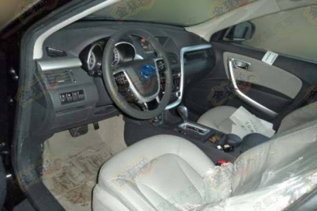 Spy Shots: FAW-Besturn X80, the interior