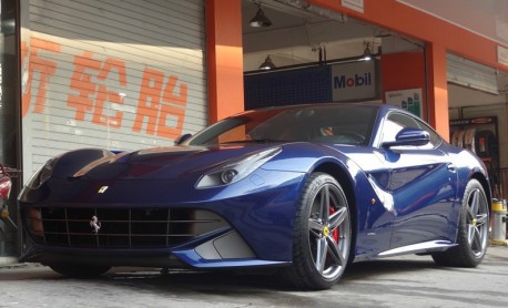 Ferrari F12berlinetta is Blue in China