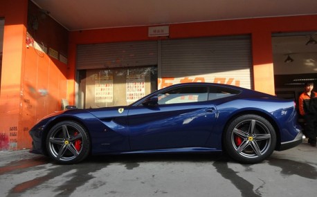 Ferrari F12berlinetta is Blue in China