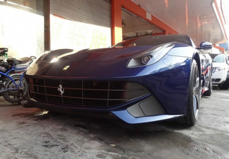 Ferrari F12berlinetta is Blue in China