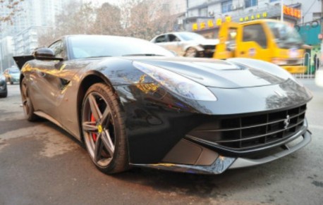 Ferrari F12berlinetta is Dusty in China