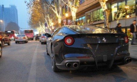 Ferrari F12berlinetta is Dusty in China