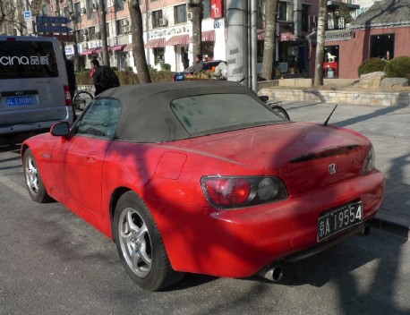 Spotted in China: Honda S2000 in Red