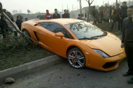 Crash Time China: Lamborghini Gallardo hits Trees