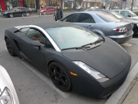 Lamborghini Gallardo is matte black & a bit Bling in China