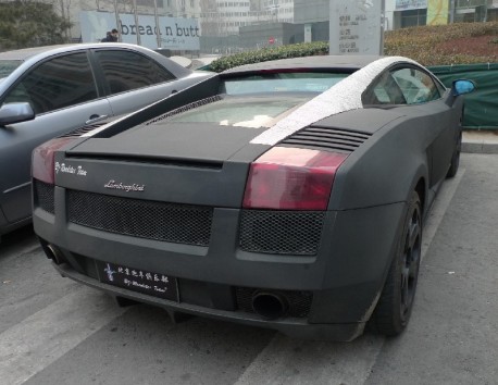 Lamborghini Gallardo is matte black & a bit Bling in China