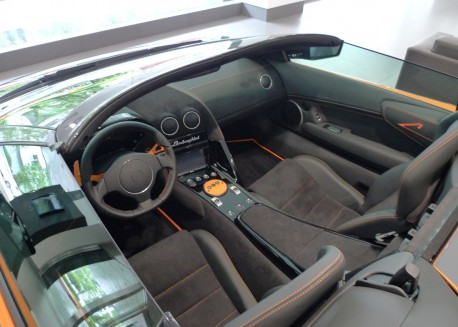 Spotted in China: Lamborghini Murcielago LP 650-4 Roadster