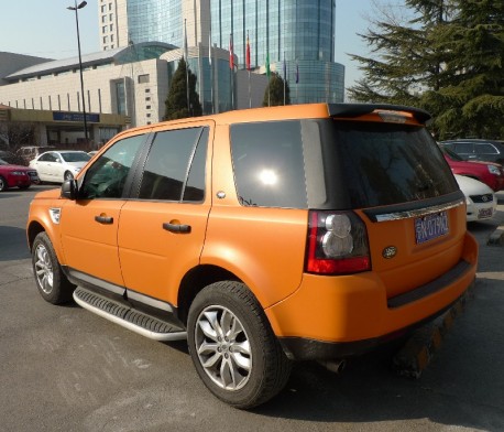 Land Rover Freelander is matte orange in China