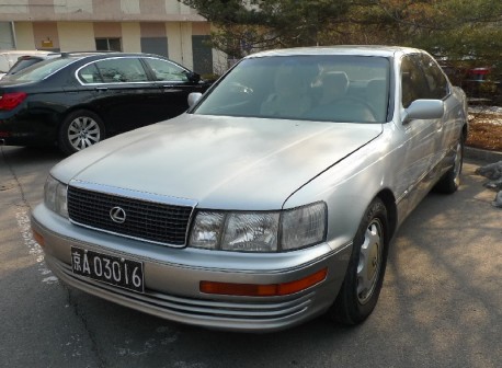 Spotted in China: first generation Lexus LS400