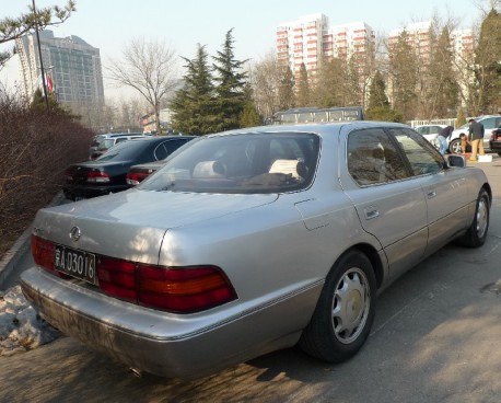 Spotted in China: first generation Lexus LS400