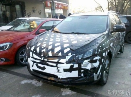 Spy Shots: Luxgen compact SUV seen testing in China