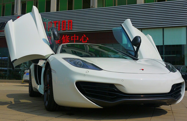 McLaren MP4-12C in White in China