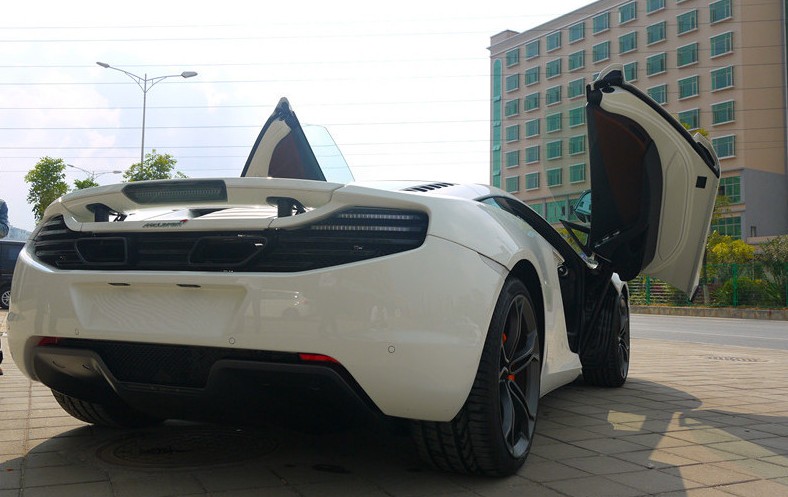 McLaren MP4-12C in White in China