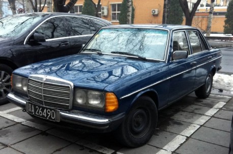 Spotted in China: W123 Mercedes-Benz 200