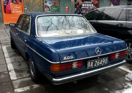 Spotted in China: W123 Mercedes-Benz 200