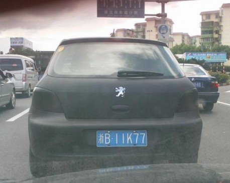 Peugeot 207 is matte black in China