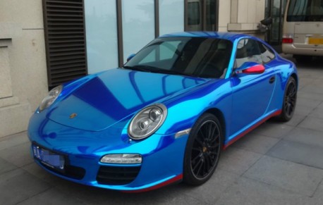 Porsche 911 is shiny blue in China