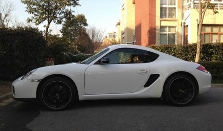 Spotted in China: white Porsche Cayman with Big Black Alloys