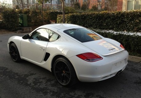 Spotted in China: white Porsche Cayman with Big Black Alloys