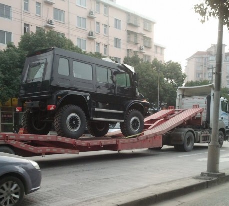 The Massive Unimog U5000 SUV on the Move in China