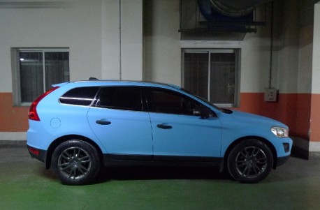 Volvo XC60 is baby blue in China