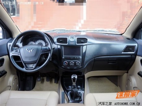 Spy Shots: facelifted Wuling Hongguang MPV naked in China